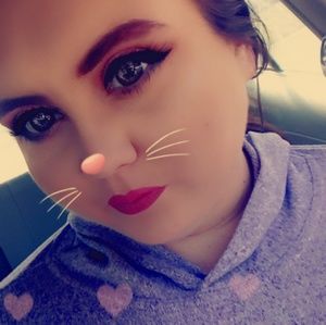 Meet your Posher, Leigh